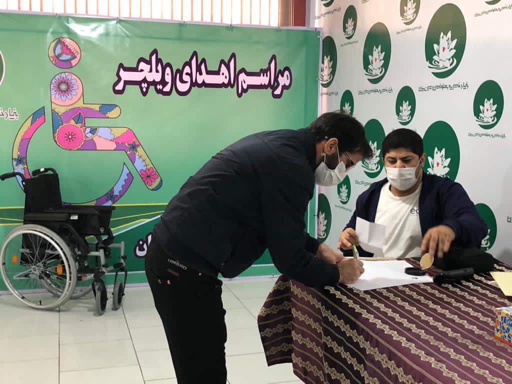 ارزیابی و تهیه ویلچر در همکاری با بنیاد معلولین ایرانیان  برای مددجویان